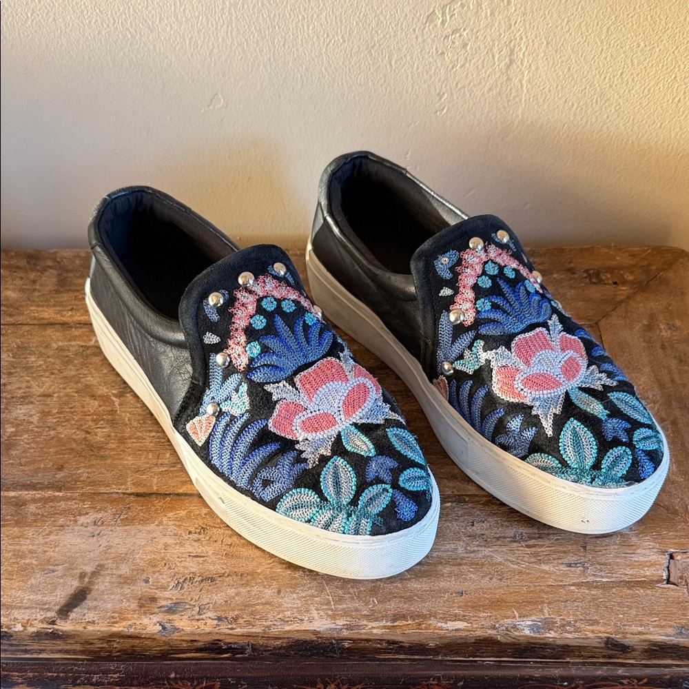 Rebecca Minkoff Floral Embroidered Slip-On Sneakers Size 9